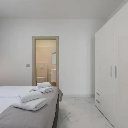 Green Palm Apartment