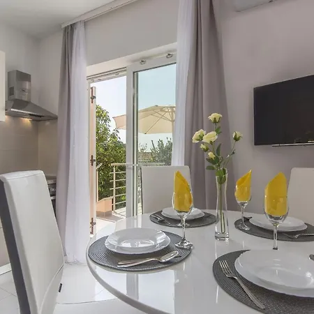Green Palm Apartment